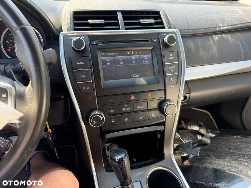 Toyota Camry 2.5 LE - 8