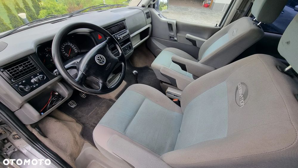 Volkswagen Caravelle - 10