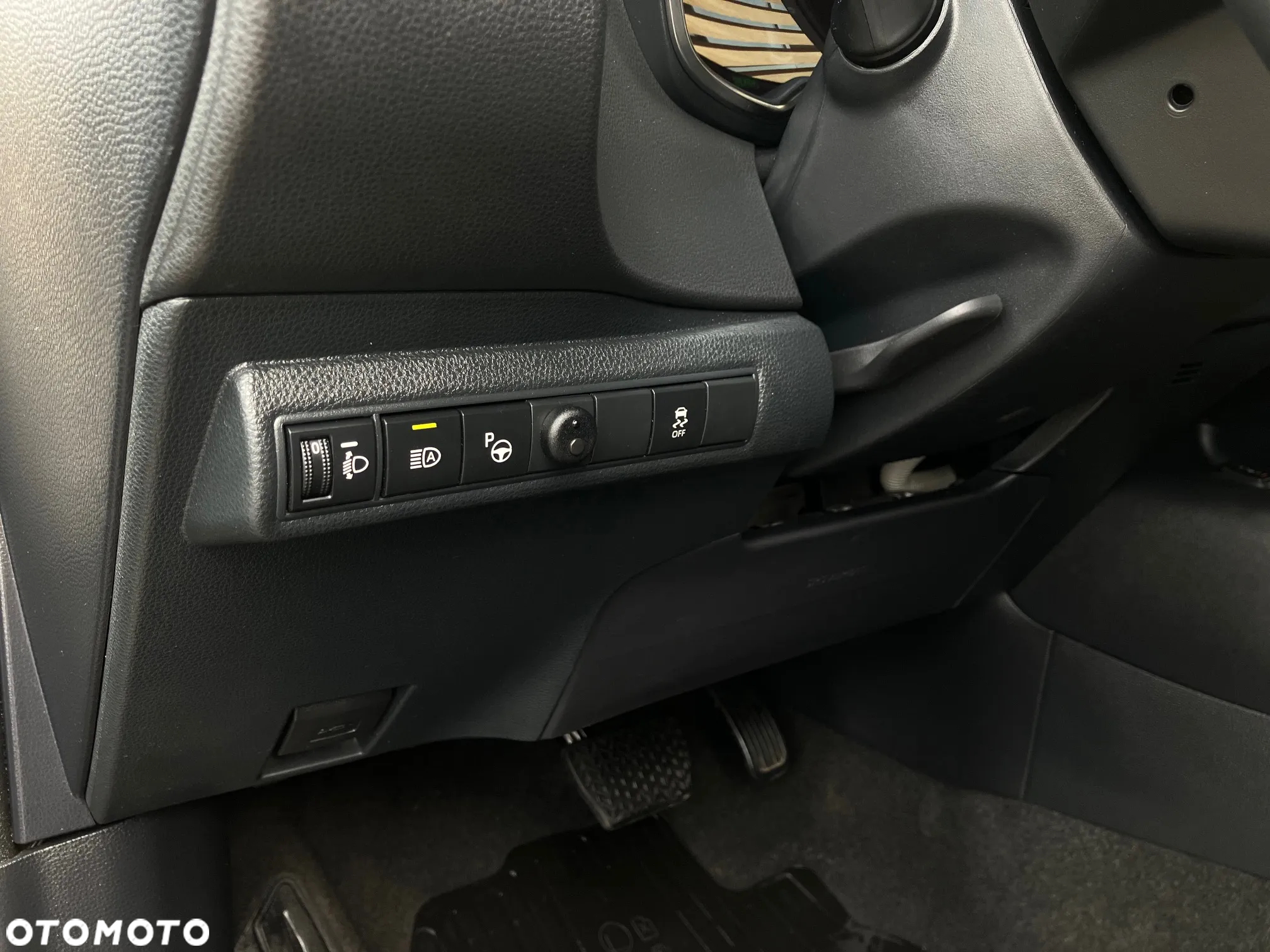 Toyota Corolla 1.8 Hybrid Comfort - 31