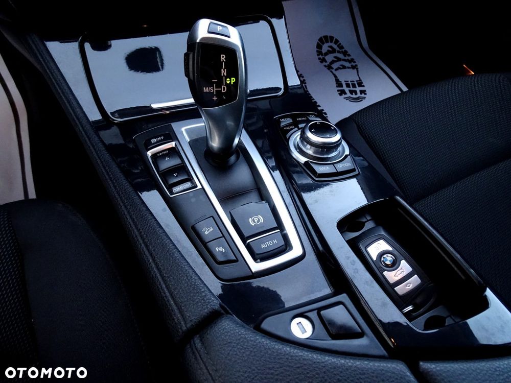 BMW Seria 5 528i xDrive Sport-Aut - 20