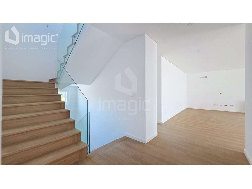 Moradia T4 nova com piscina e de Design moderno, em Mafra. - Grande imagem: 3/31