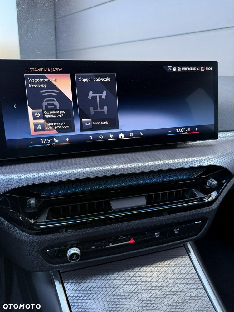 BMW Seria 3 330i xDrive M Sport sport - 38