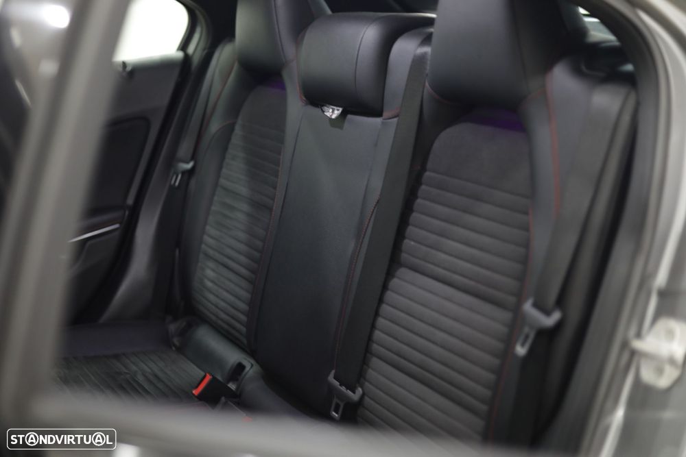 Mercedes-Benz A 180 d AMG Line - 19