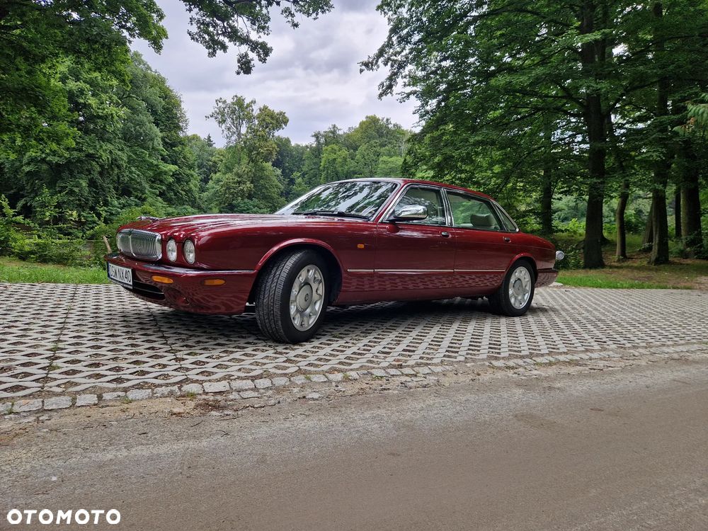 Jaguar XJ - 4