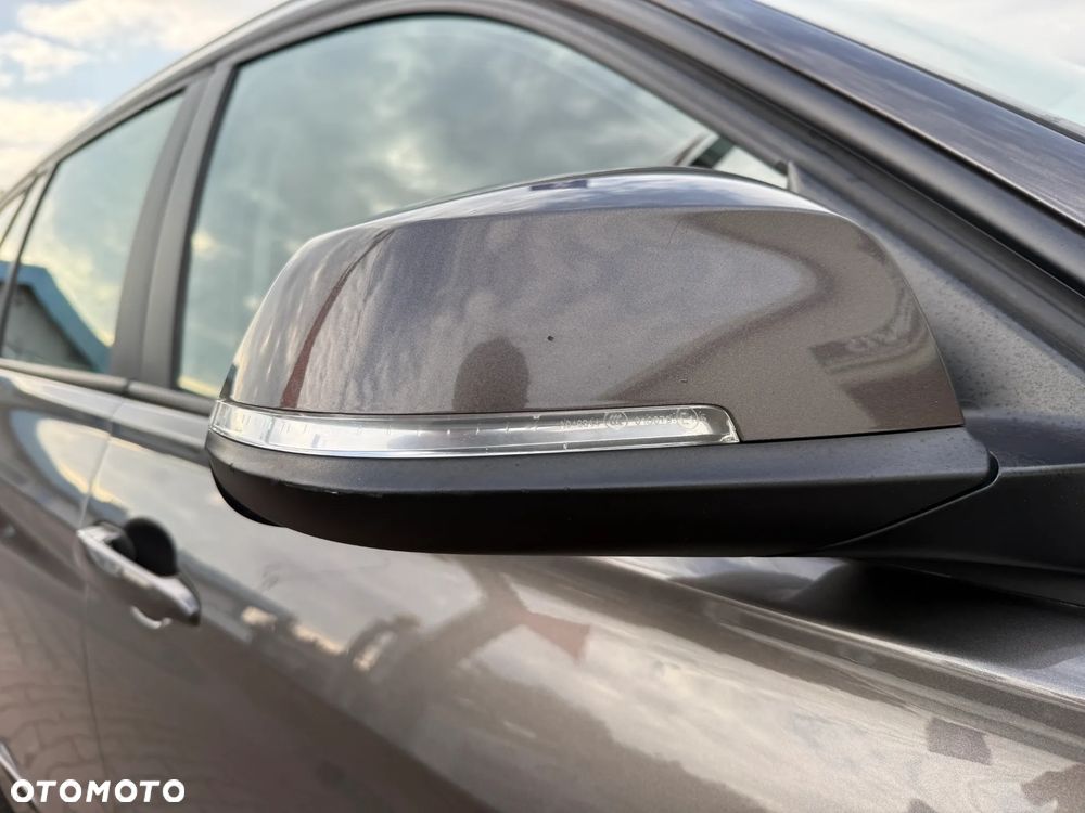 BMW Seria 3 318d Luxury Line - 33