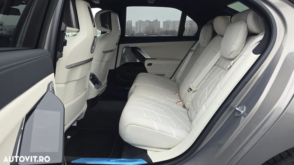 BMW M7 M760e xDrive AT PHEV - 9