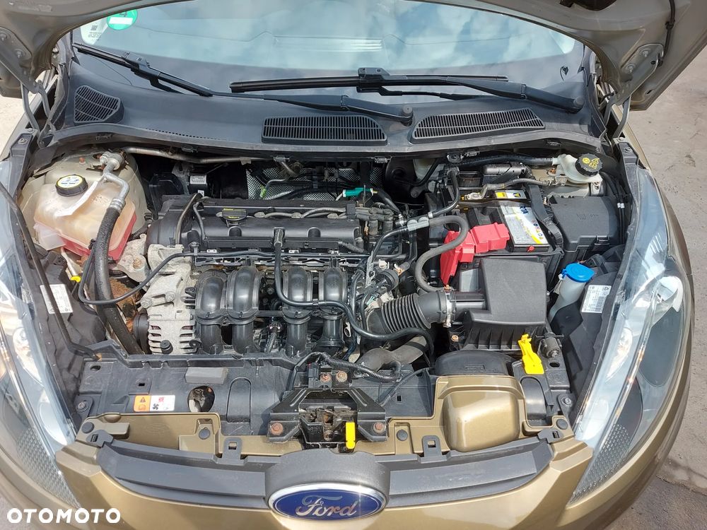 Ford Fiesta 1.4 Autom Champions Edition - 25