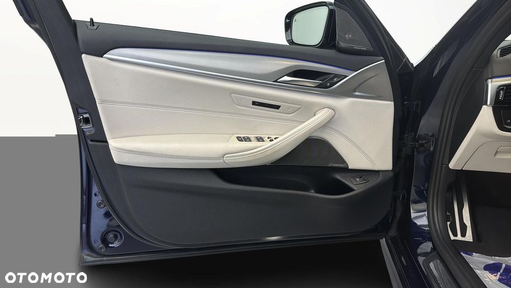 BMW Seria 5 540d xDrive mHEV M Sport sport - 11