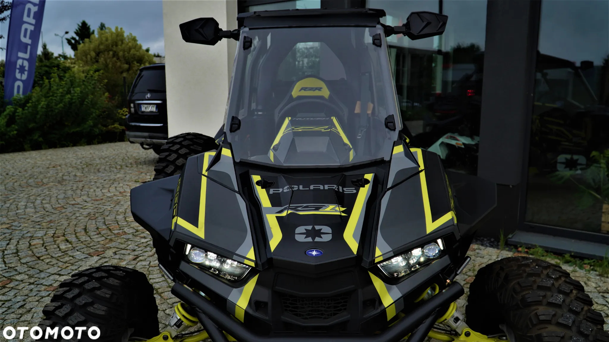 Polaris RZR - 12