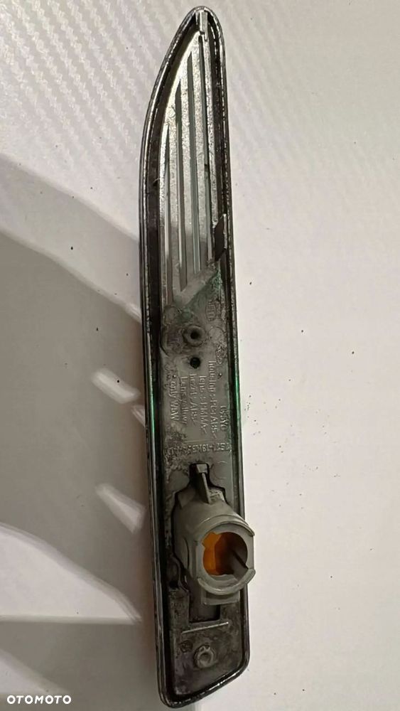 listwa kierunkowskazu prawy błotnik ford mondeo mk4 - 2