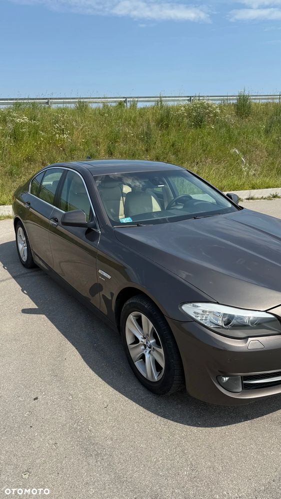 BMW Seria 5 2011 photo 2