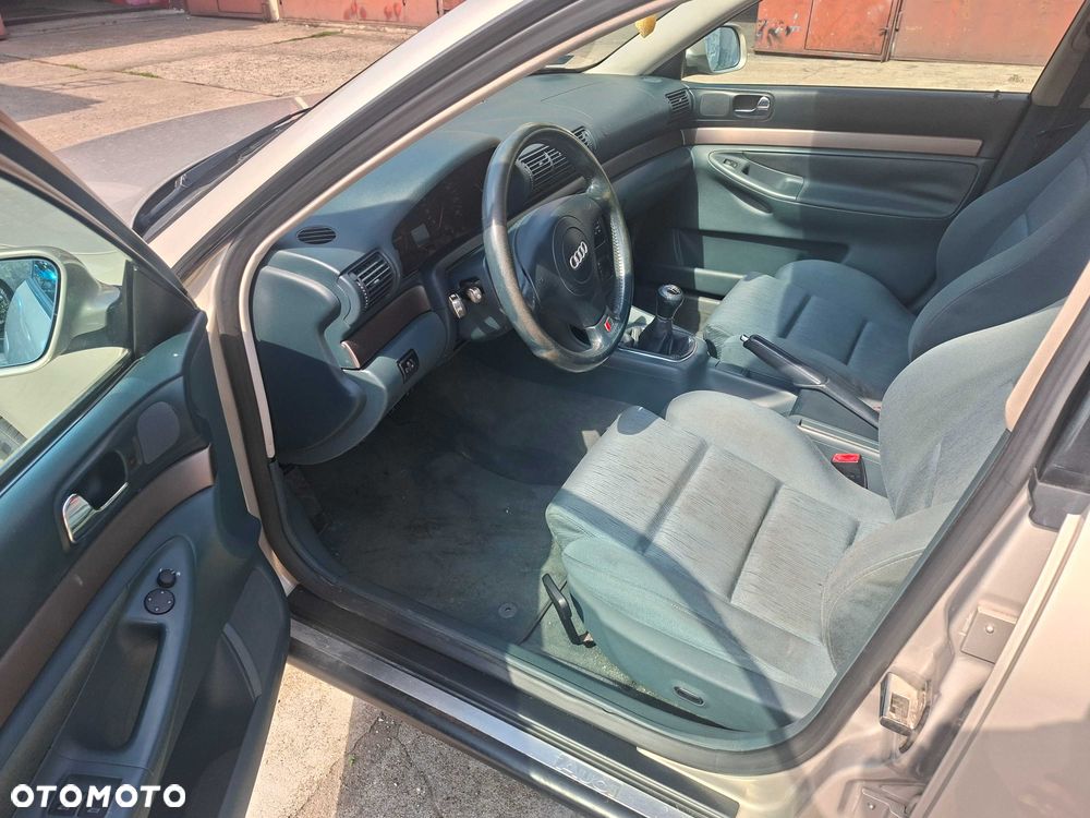 Audi A4 Limousine - 4