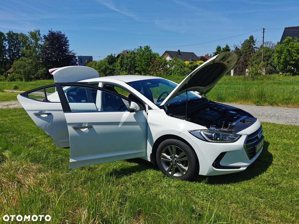 Hyundai Elantra - 5