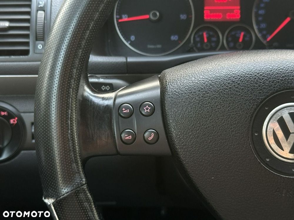 Volkswagen Touran - 24