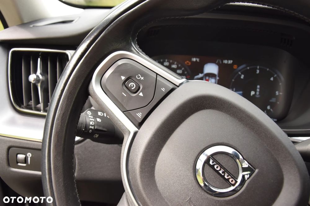 Volvo XC 60 B4 D AWD Geartronic Momentum Pro - 39