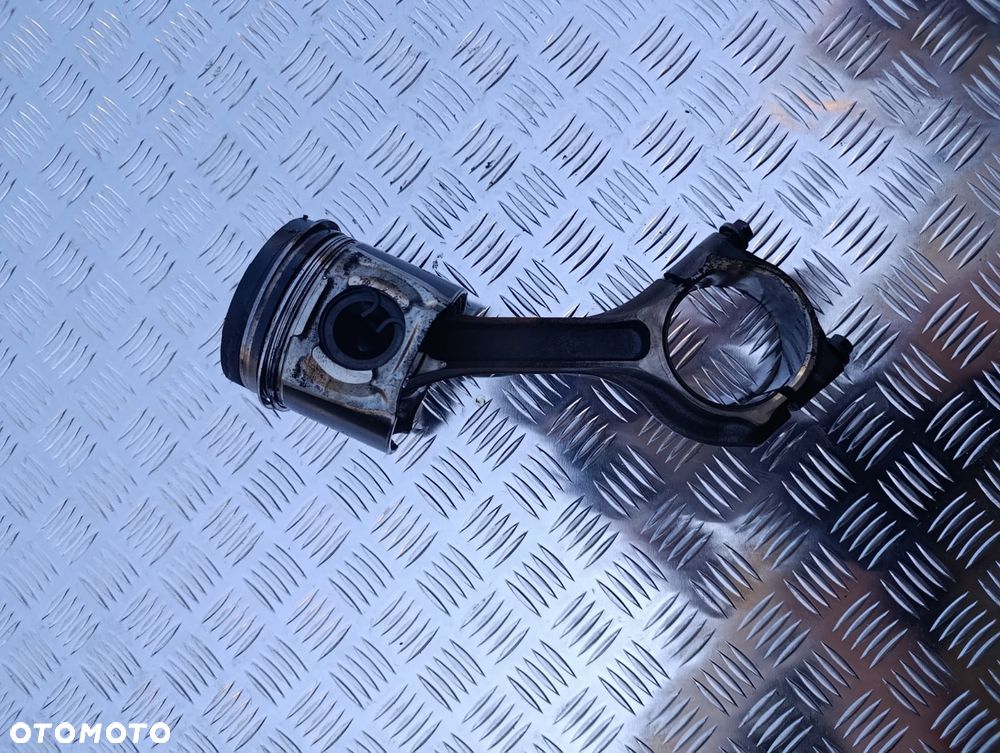 Tłok Z korbowodem Renault Gama D DTI5 Volvo Fl D5K - 1