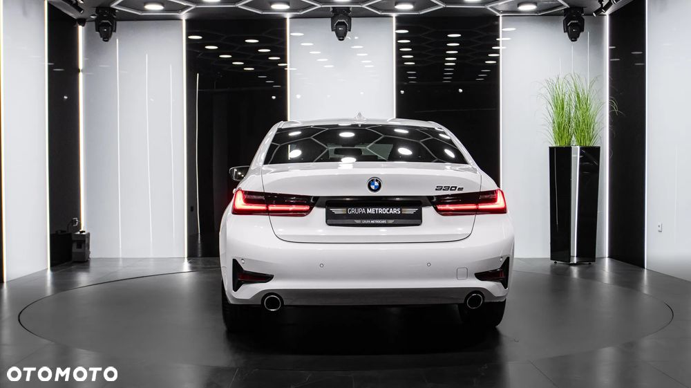 BMW Seria 3 330e Sport - 8