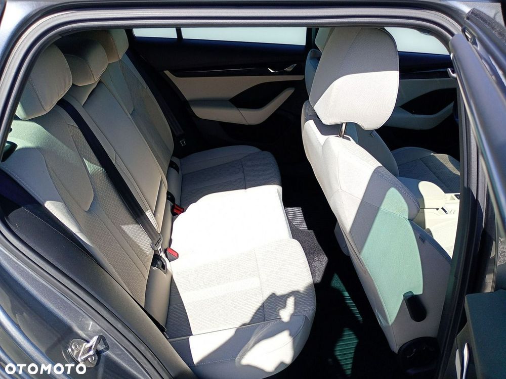 Skoda Octavia 2.0 TDI Style DSG - 32