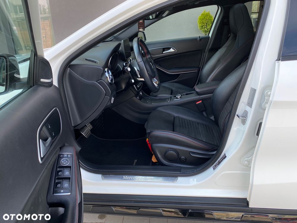 Mercedes-Benz GLA 200 7G-DCT AMG Line - 23