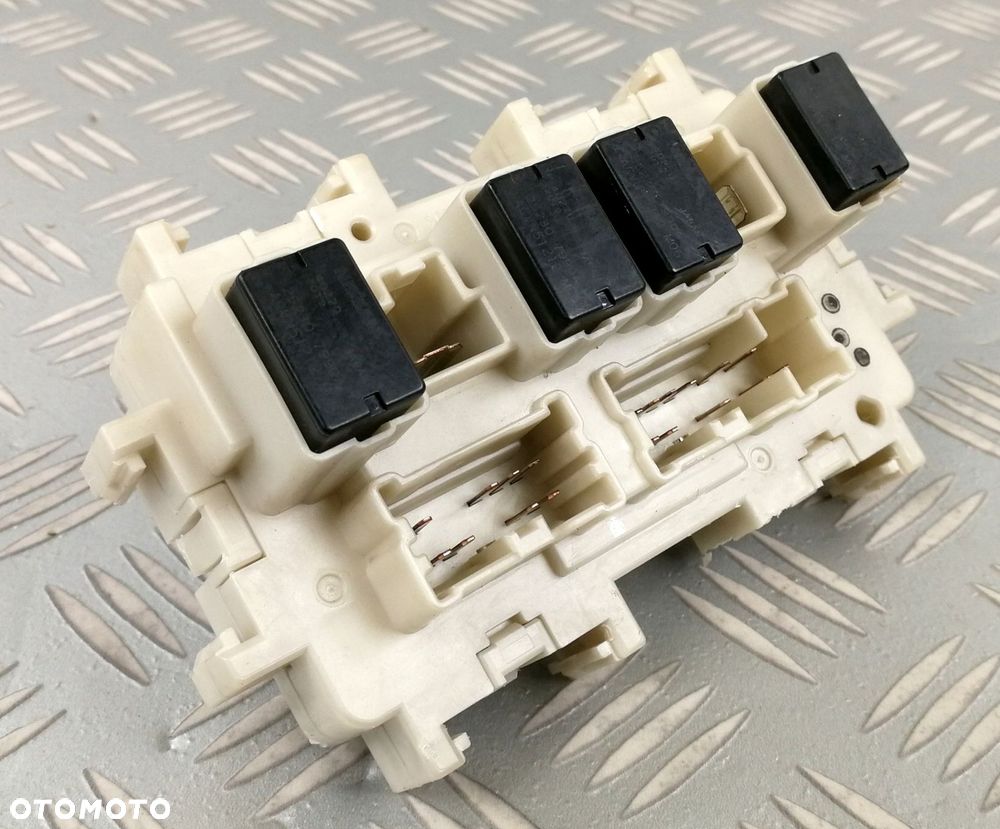 C0414-1LA1B skrzynka bezpieczników INFINITI QX80 - 2