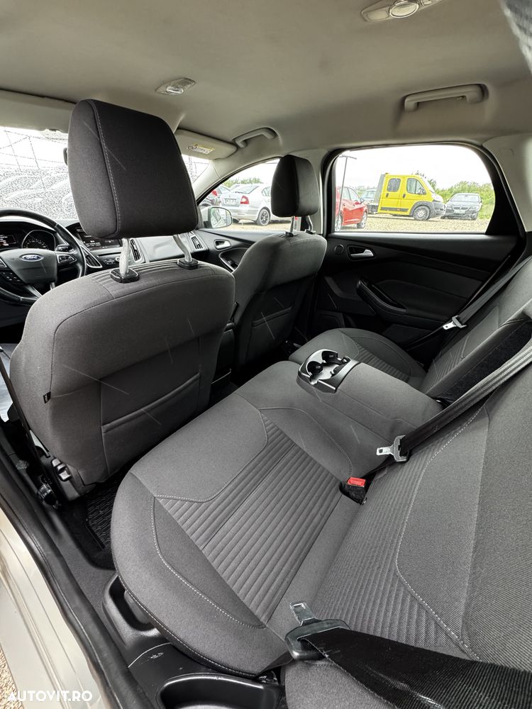Ford Focus - 12
