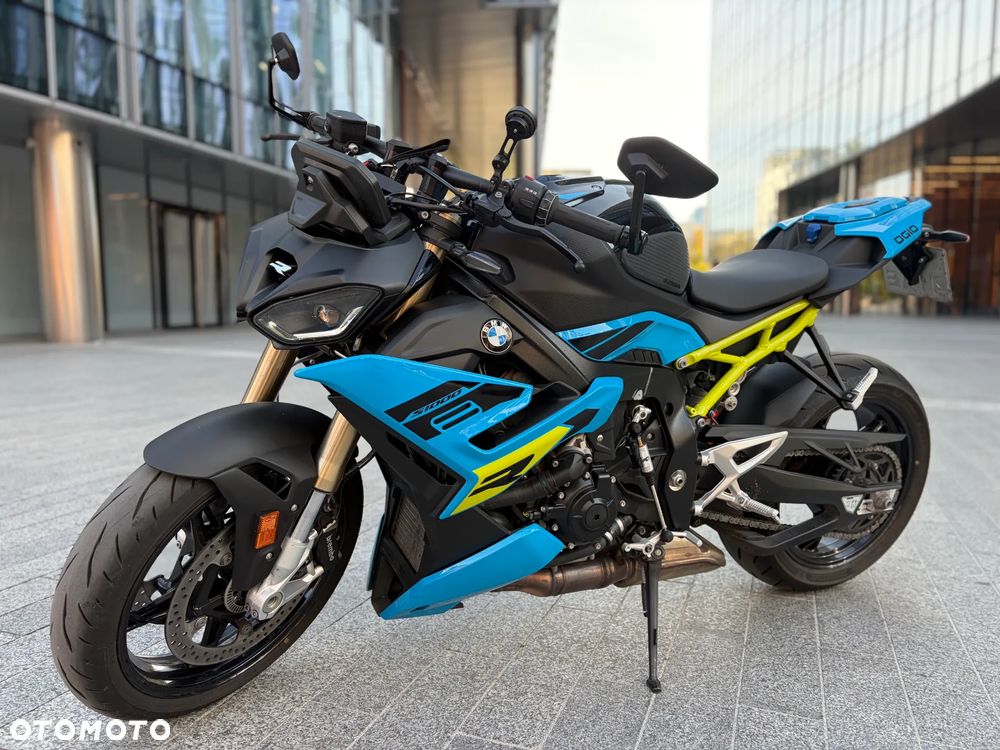 BMW S