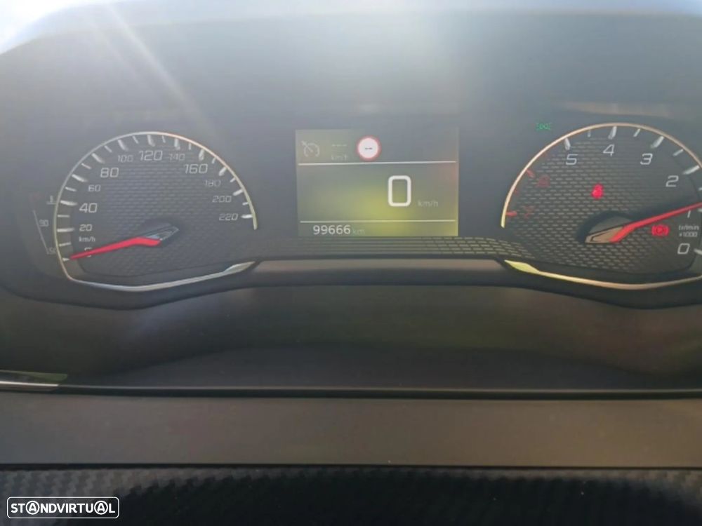 Peugeot 208 - 3