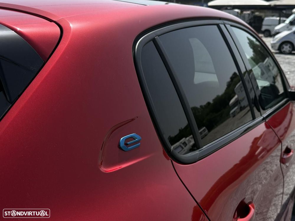 Peugeot e-208 GT - 20