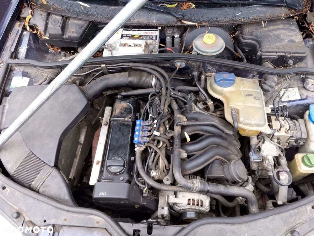 Volkswagen Passat B5 (97-00.) 1.6 B 100KM. Silnik AHL (ADP, ANA, ARM) Skrzynia DWG lakier LN5Y.Cały na części. GWARANCJA !!!  Przód Tył Zestaw Komplet Drzwi Klapa Zderzak Błotnik Maska Grill Atrapa Szyba Pas Lampa Lusterko Boczki Fotel Kanapa Kokpit Deska Rozdzielcza Przełącznik Włącznik Sterownik Przewody Wiązka Instalacja Moduł Komputer Czujnik Listwa Pompa Alternator Wtryski Głowica Rozrusznik Kompresor Sprzęgło Dwumas Silnik Skrzynia ABS Klimatyzacji Paliwa Wspomagania Kolektor Turbina Przepustnica Zawór Chłodnica Koło Hak Belka Sanki Zawieszenie Mcpherson Półoś Amortyzator Wydech Tłumik Zacisk Most - 8