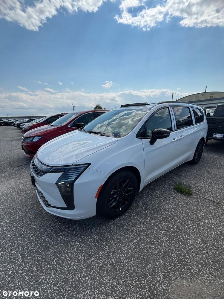 Chrysler Pacifica - 13