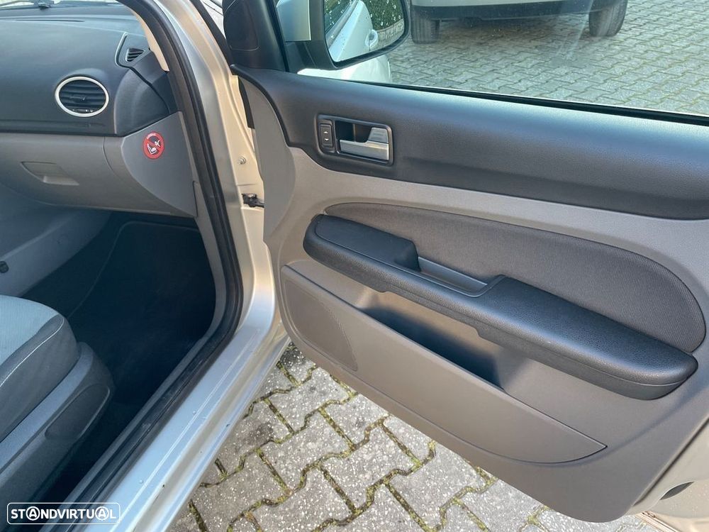 Ford Focus SW 1.6 TDCi S - 26