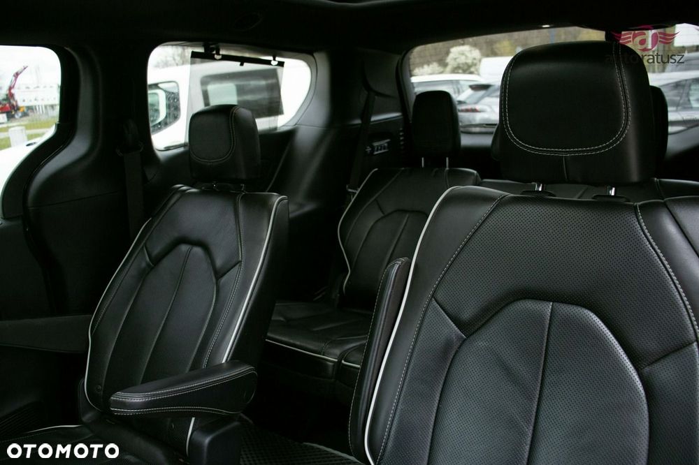 Chrysler Pacifica - 38