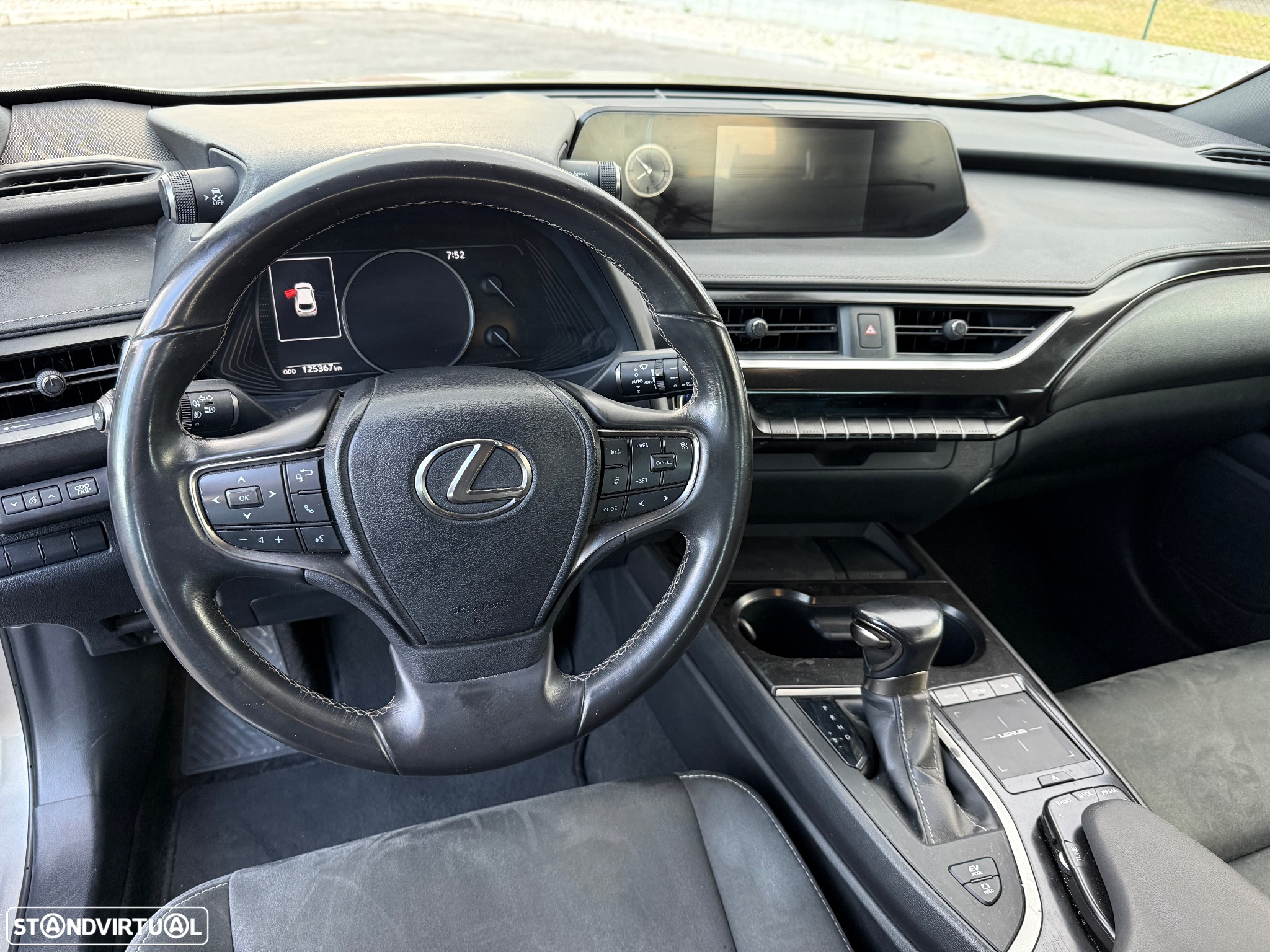 Lexus UX 250h Business - 11