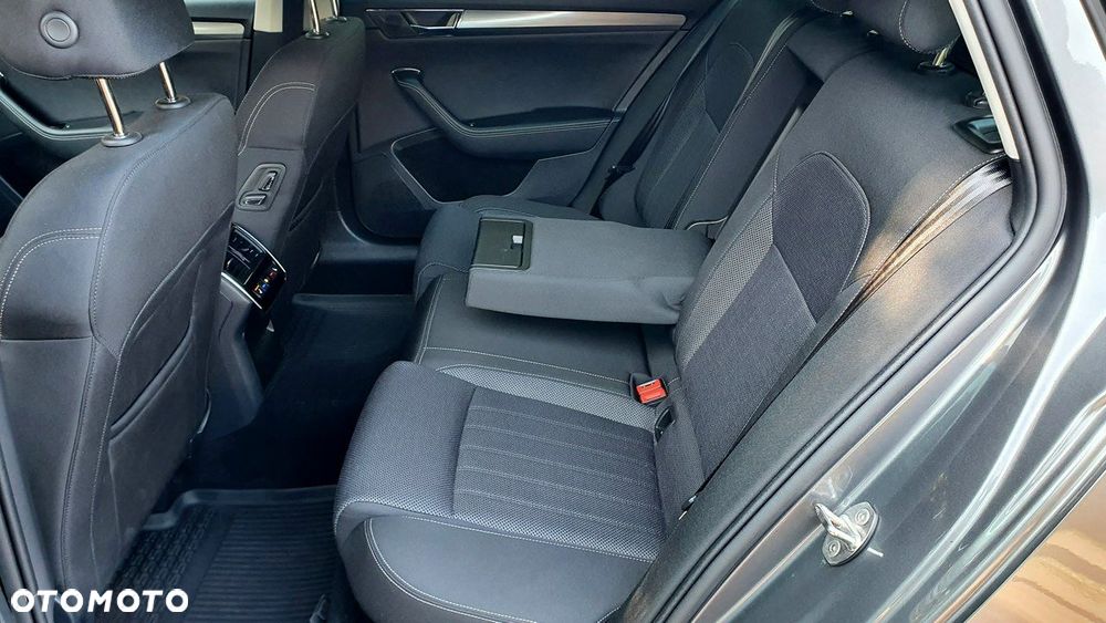 Skoda Superb 2.0 TDI SCR Style DSG - 20