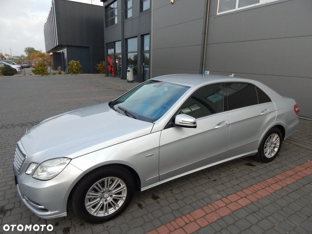 Mercedes-Benz E-Class 2012 photo 4