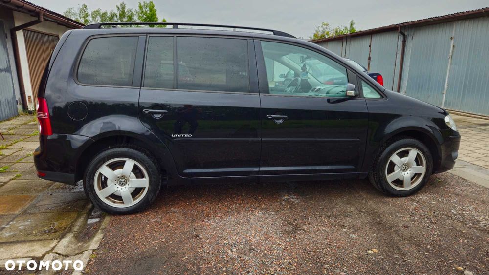 Volkswagen Touran - 4