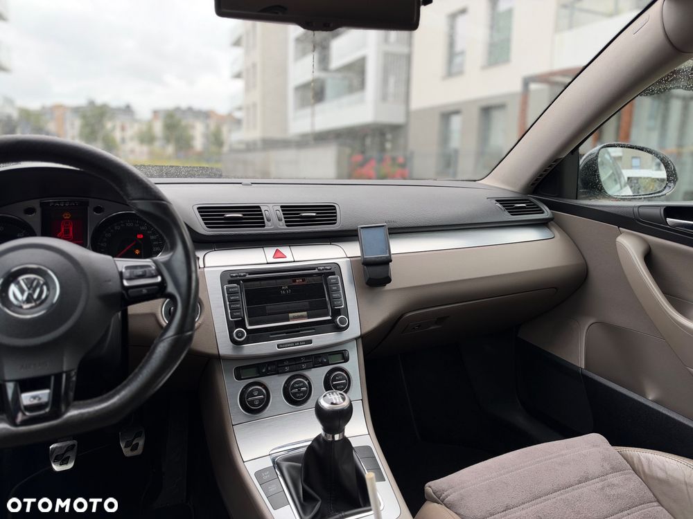 Volkswagen Passat 2.0 TDI DPF R-Line Edition - 13