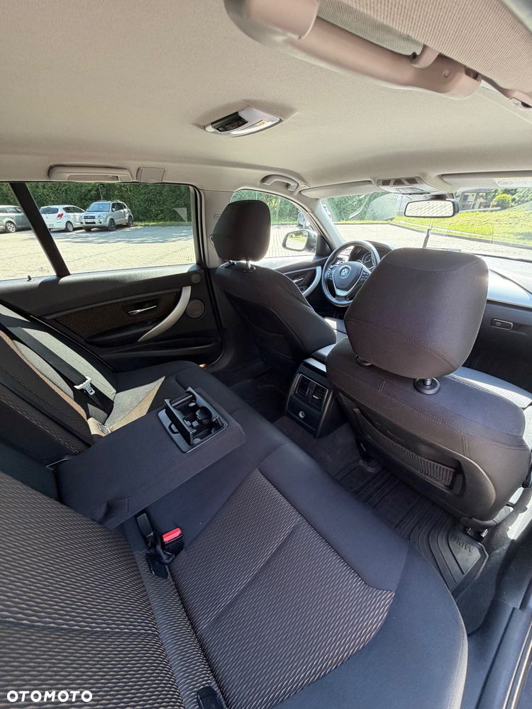 BMW Seria 3 318d Sport Line - 11