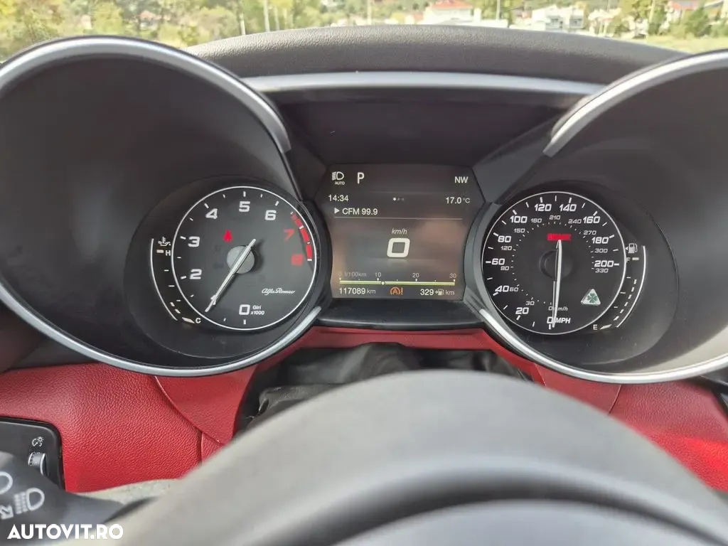 Alfa Romeo Giulia 2.9 V6 Bi-Turbo AT8 Quadrifoglio - 13