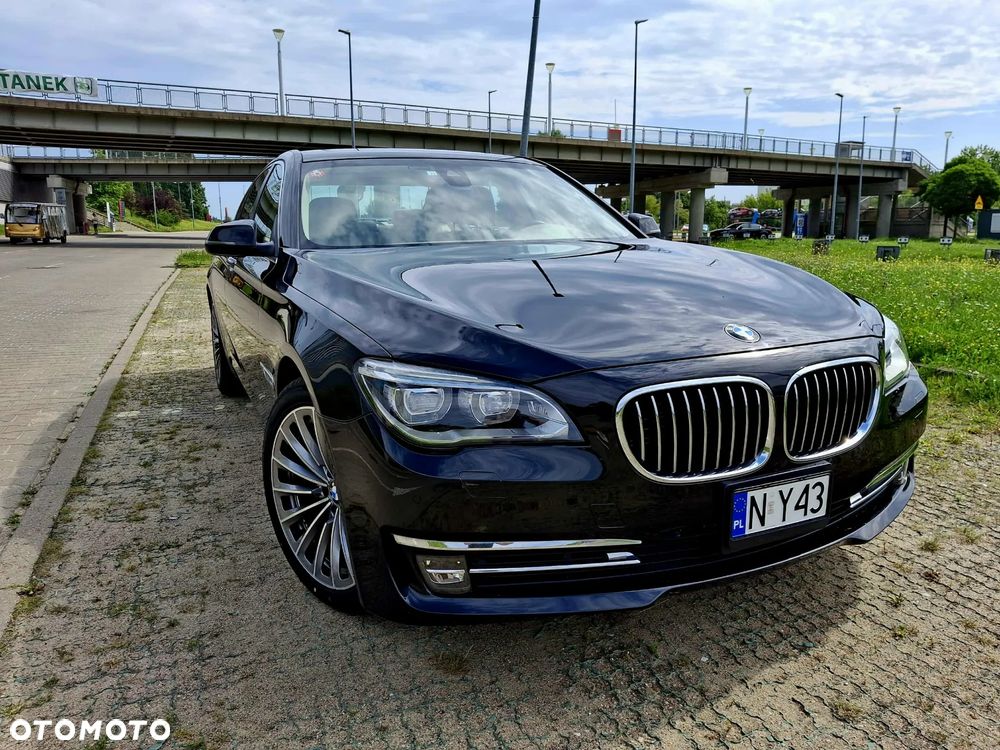 BMW Seria 7 740i Edition Exclusive - 9