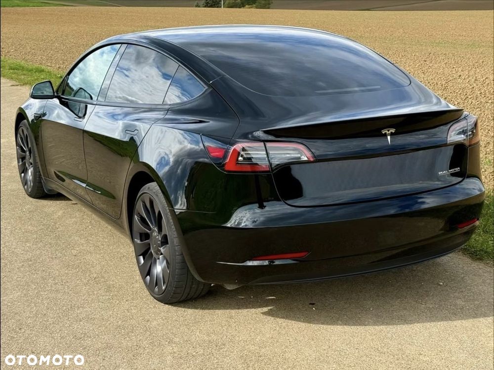 Tesla Model 3 2023 photo 2