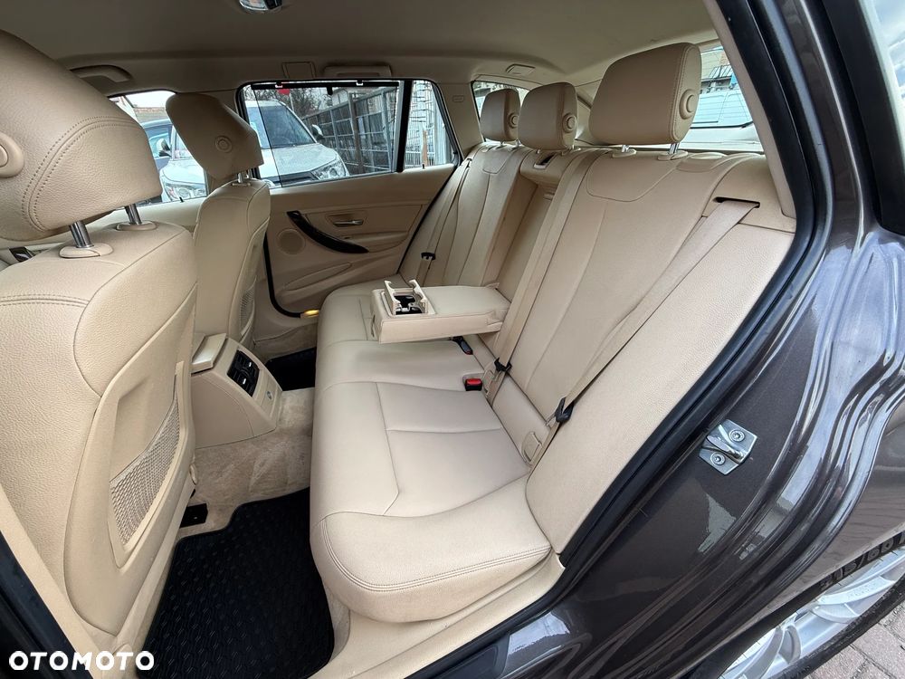 BMW Seria 3 318d Luxury Line - 32