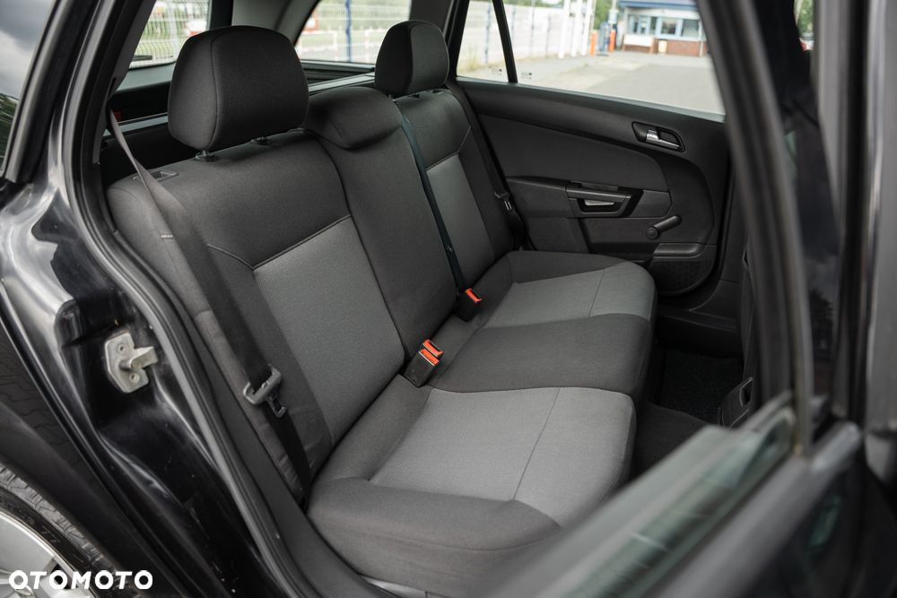 Opel Astra 1.7 CDTI Essentia - 36
