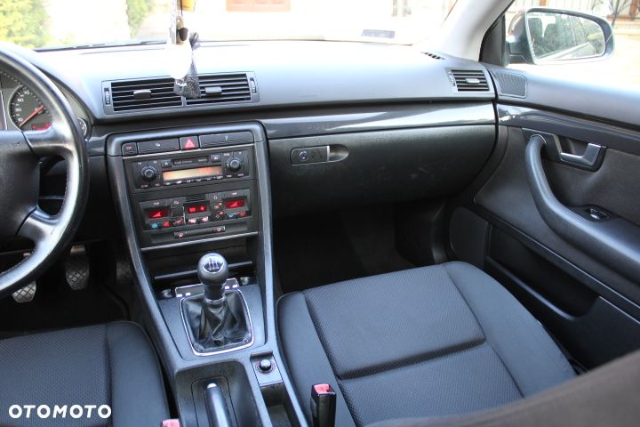 Audi A4 Limousine - 14