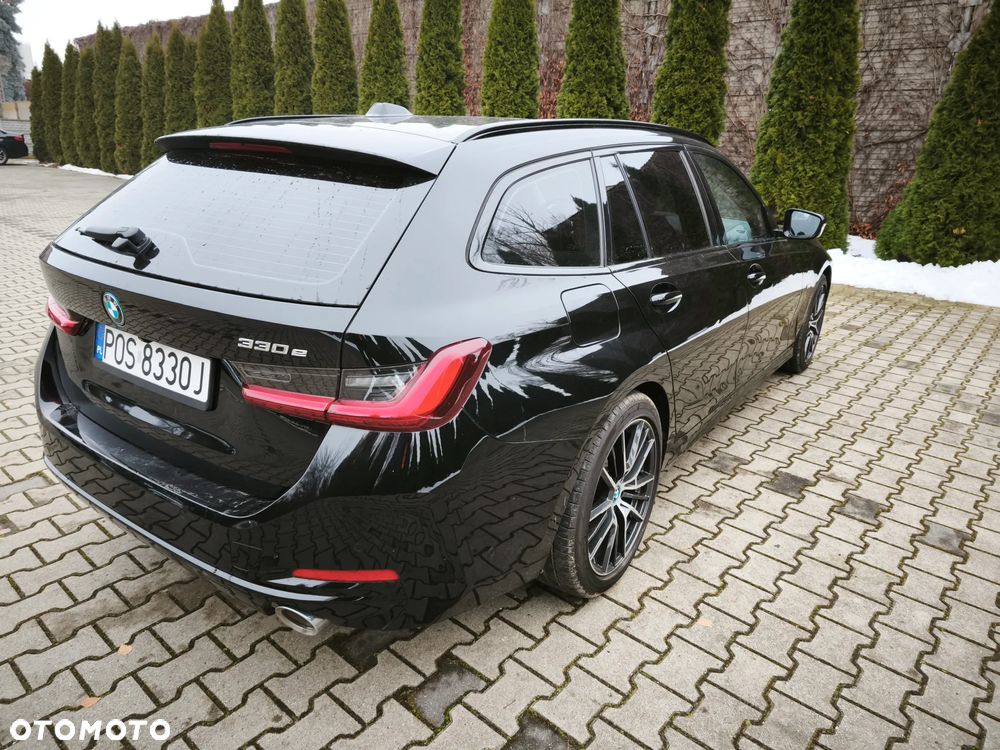 BMW Seria 3 330e Luxury Line - 3