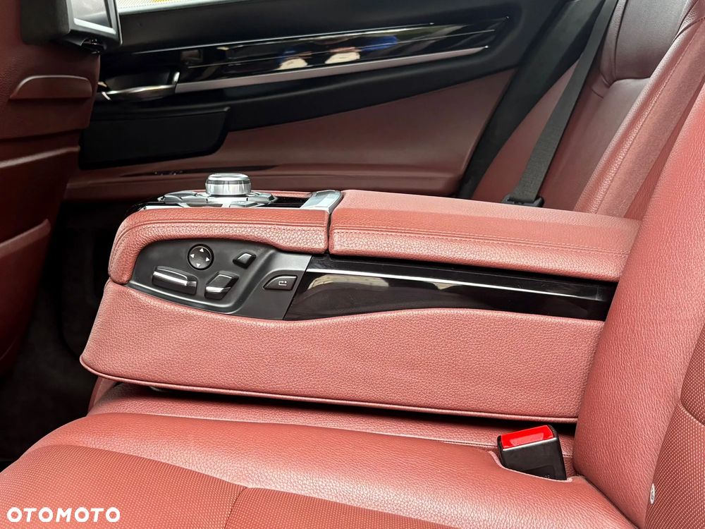 BMW Seria 7 750i L xDrive - 22