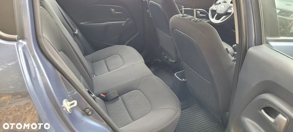 Kia Rio - 12