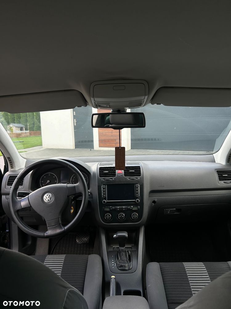 Volkswagen Golf - 6