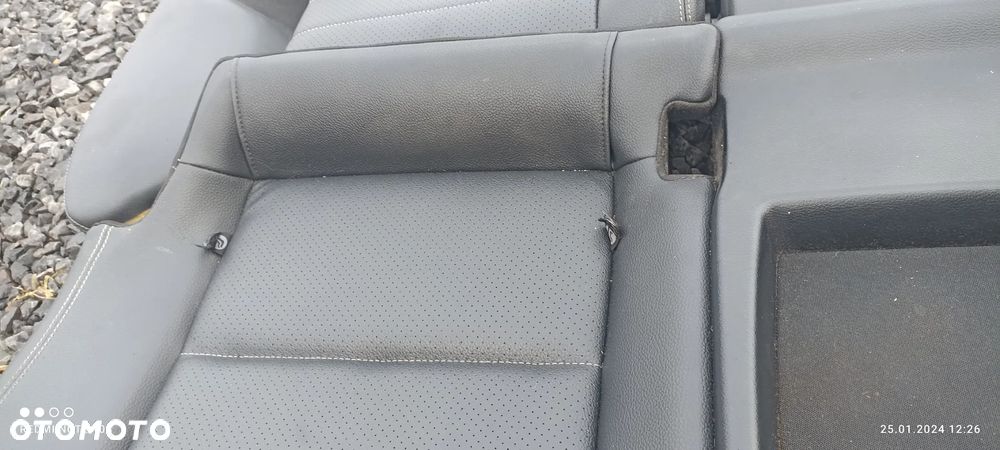 MERCEDES W207 AMG KANAPA TYLNA SKÓRA CZARNA BIAŁA NIĆ - 11