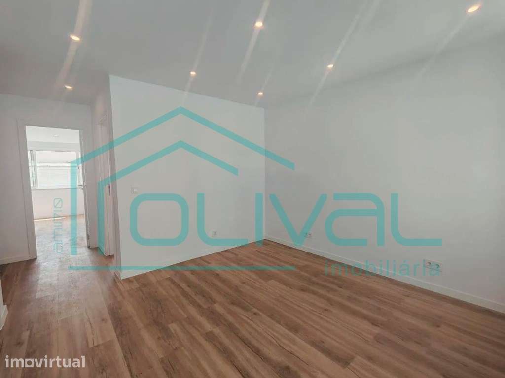 Apartamento T2 à venda na Centro de Queluz - Grande imagem: 2/11